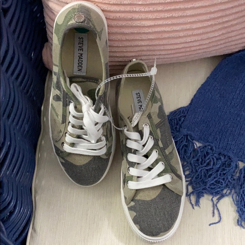 Steve Madden Green Camo Platform Sneakers